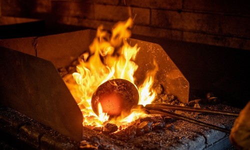 Klangschalen schmieden