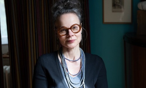 Das andere Buch an der Uni - Caroline Roger pr&auml;sentiert "Unter G&auml;sten"