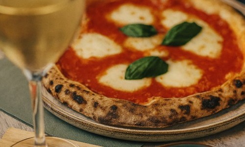 Piazza Blumenmarkt - Kulinarik und Geselligkeit