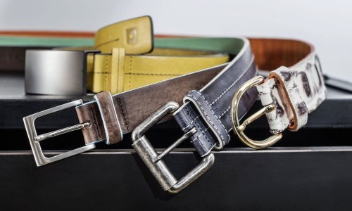 Modische Sneaker probieren und selber den passenden G&uuml;rtel designen