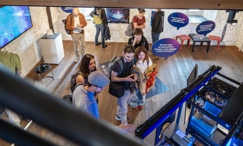 Führung durch die Ausstellung "KI und Demokratie: Welche Zukunft wollen wir?"