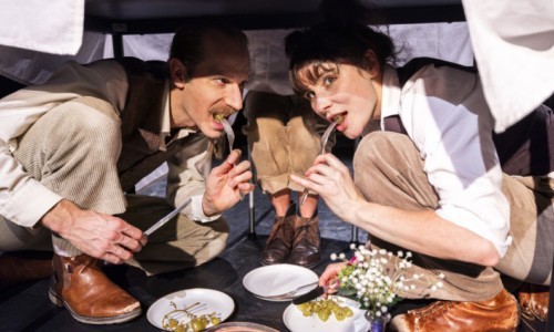 Cie. momoll!: Bitte nicht über den Tellerrand stolpern!