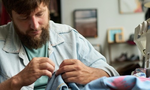 Flickmeister*in - Kleidung selber reparieren und &auml;ndern