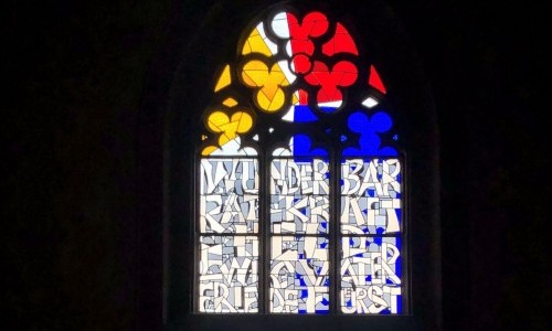 Stadtspaziergang: Farbe im Gegenlicht &ndash; Glasmalereien des 20. Jahrhunderts