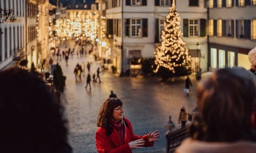 Adventsf&uuml;hrung: Mit weihnachtlichem Gesang und Gl&uuml;hwein