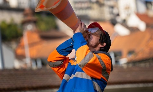 Le Collectif Ljubav i Pobuna fête dix ans de théâtre alternatif à Fribourg