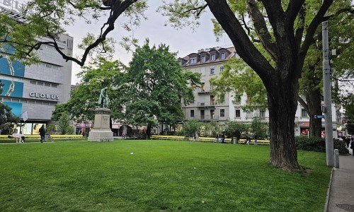 Pestalozzi-Denkmal,  ausser Rundgang 1 und 1 (1. Maifest)tfeste