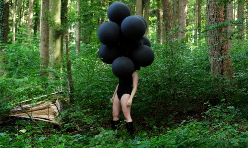 Das Surren tr&auml;gt Hufe &ndash; Soloshow Myriam G&auml;mperli