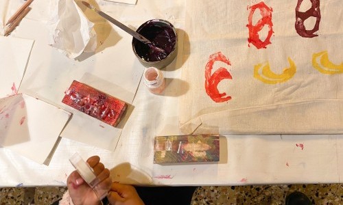 Stofftaschen bedrucken: Mittwochatelier für Kinder