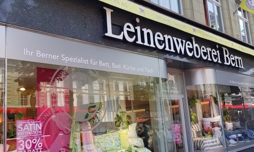 Busstation Richtung Elfenau, Kante M, vor Leinenweberei