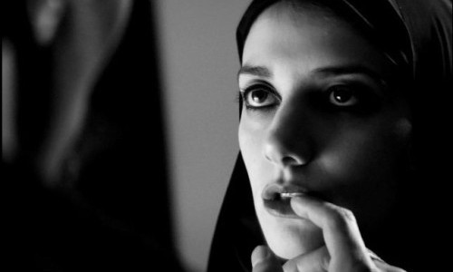 *A GIRL WALKS HOME ALONE AT NIGHT (*19.30H)