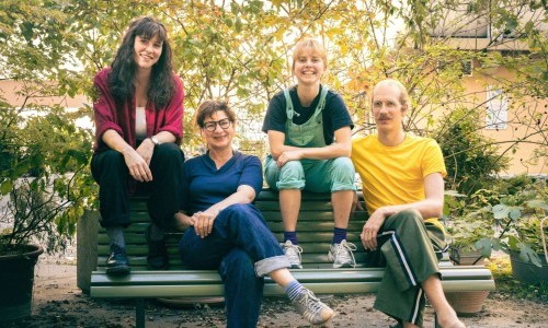 Cie. momoll! - Bitte nicht über den Tellerrand stolpern!