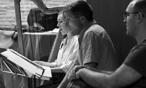 Zwischen Himmel und Trommeln