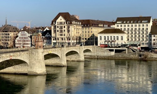 Im Fluss, bei der Mittleren Br&uuml;cke