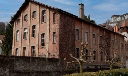 Azize Ferizi und Jeremy &ndash; Spring / Summer 25