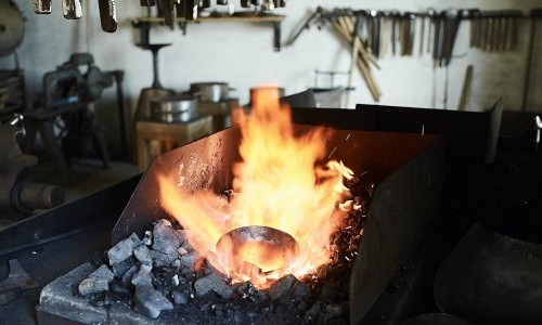 Klangschalen schmieden