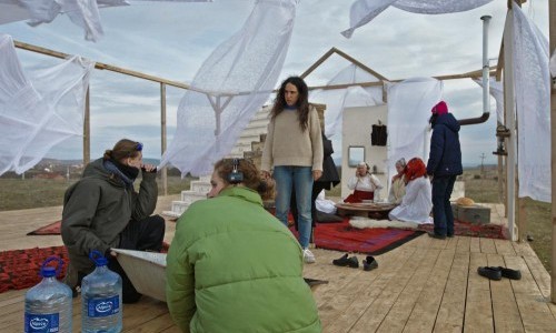 La beaut&eacute; de l&rsquo;&acirc;ne / Regiegespräch mit Dea Gjinovci