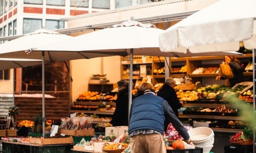Markt-Erlebnistag – der Weihnachtsmann besucht den Wochenmarkt