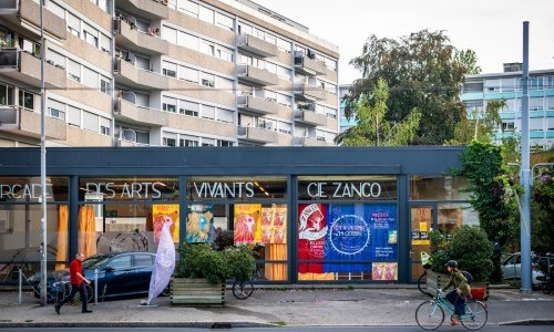 ARCADE DES ARTS VIVANTS : Bulle po&eacute;tique virevoltante - Avenue de Ch&acirc;telaine 77
