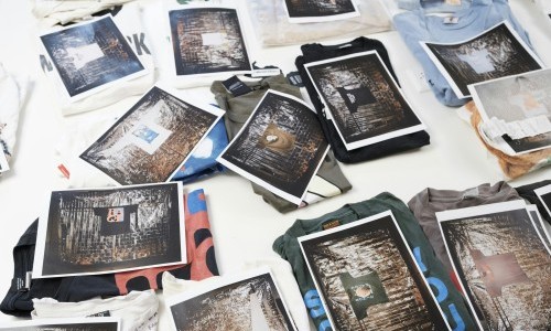 T-Shirt statt Leinwand: Kleidung als Anti-Kunst und Propagandafläche