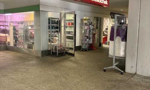 Bushaltestelle Zentrum T&ouml;ss