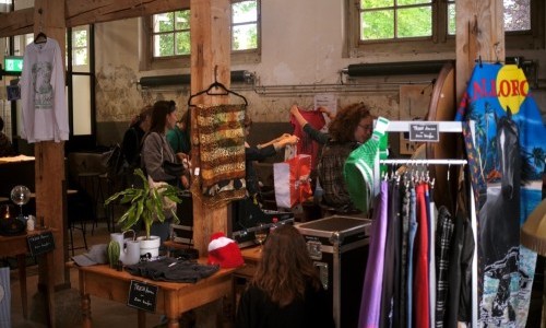 Tauschen & Toben &ndash; Vibrierende Beats zwischen Kleiderst&auml;ndern