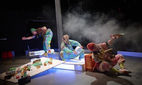 DER LETZTE REGENBOGENVOGEL - B&uuml;hnen Bern