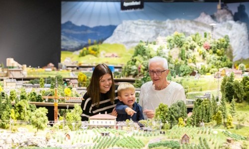 Neuer&ouml;ffnung Smilestones, Miniaturwelt am Rheinfall
