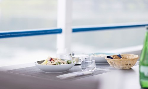 Schiffszmittag &agrave; la Carte auf dem Zugersee