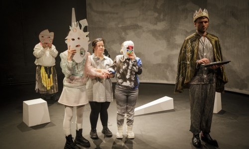 Leonce und Lena &ndash; HORA total!