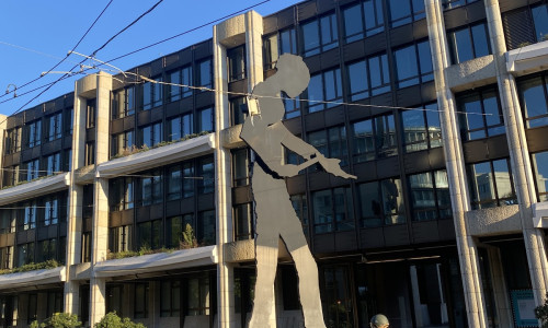 Hammering Man