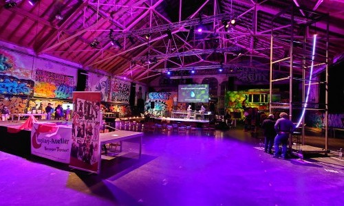 Grosse Halle der Reitschule Bern