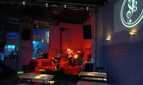 Stage am Bach
